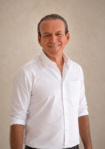 Alberto Gil — asesor inmobiliario, Solo Baja